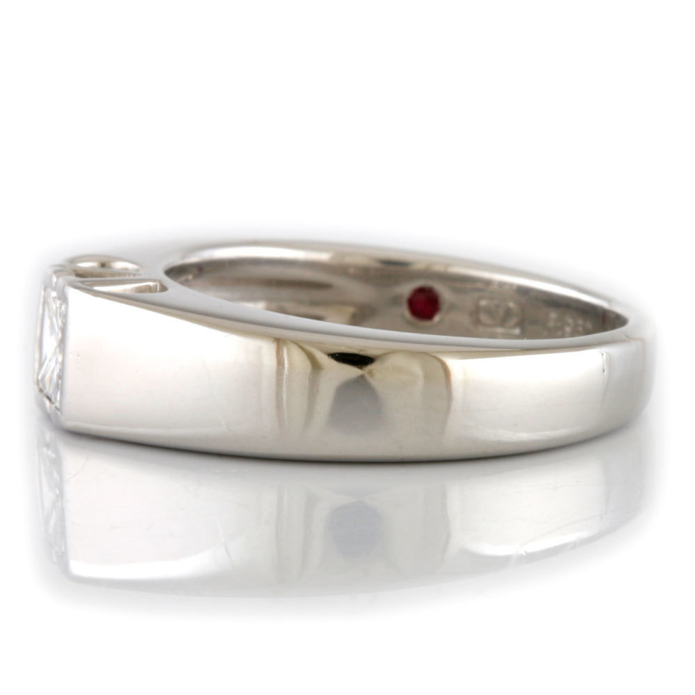 Valentino Platinum and Diamond Ring. - Picture 4 of 7